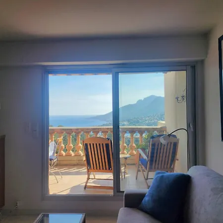 Vue Et Piscine